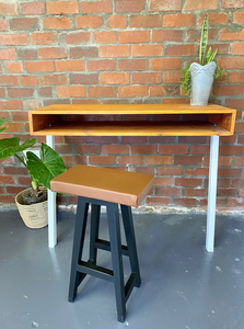 Desika Leaning Desk