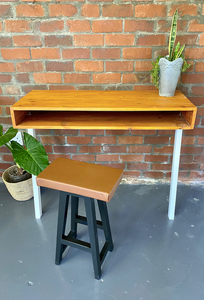 Desika Leaning Desk