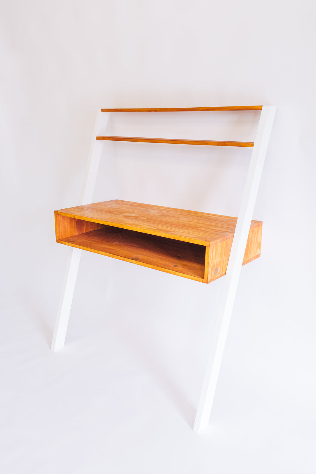 Camathele Leaning Desk