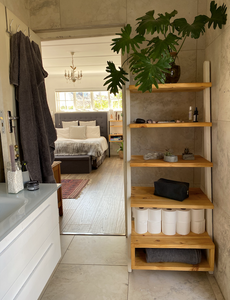 Eyame Leaning Shelf With Box
