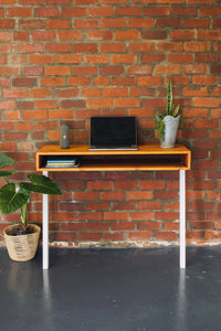 Desika Leaning Desk